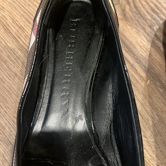 Burberry shoes - Picture 2 of 4